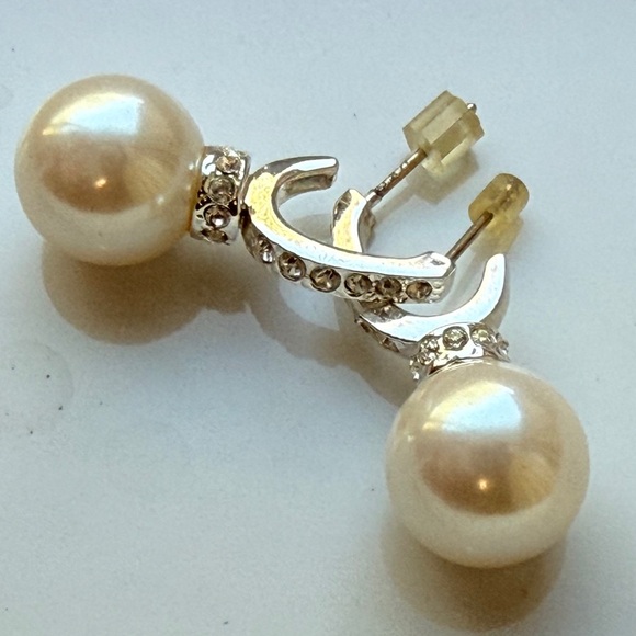 Elegant Costume Pearl and Silver Crystal Earrings - Picture 2 of 2